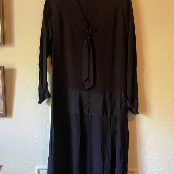 Black dress with tie - Picture 2 of 3